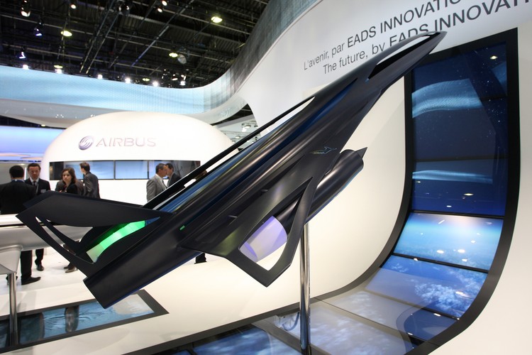 Model naddźwiękowego samolotu ZEHST zaprezentowany w trakcie Paris Air Show w Paryżu, Francja.