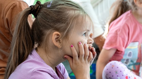 Spotkanie ma charakter otwarty. Jest skierowane do rodziców, opiekunów, nauczycieli, pedagogów szkolnych, psychologów dziecięcych. 