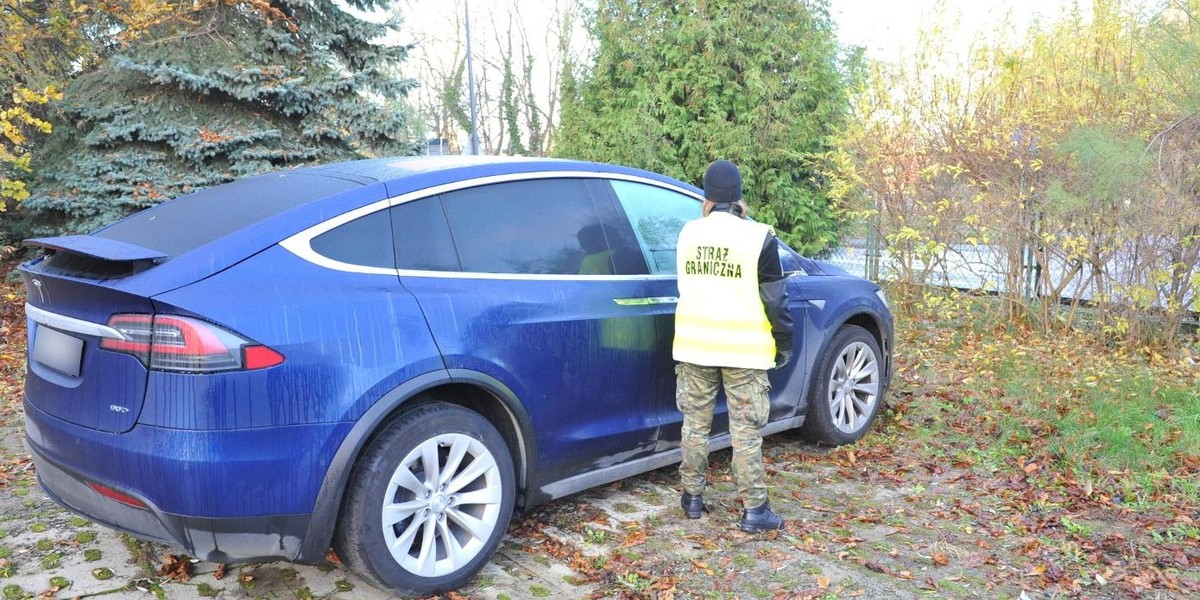 Odzyskali bajecznie drogi samochód. Teslę skradziono z parkingu Straży Granicznej