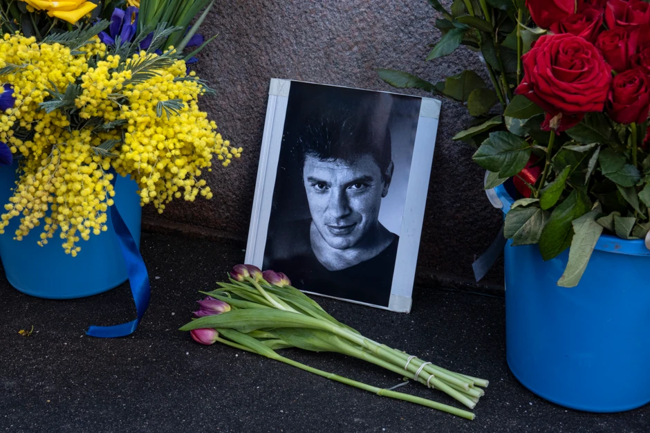 Cveće na godišnjicu ubistva Borisa Nemcova u Moskvi 2021.