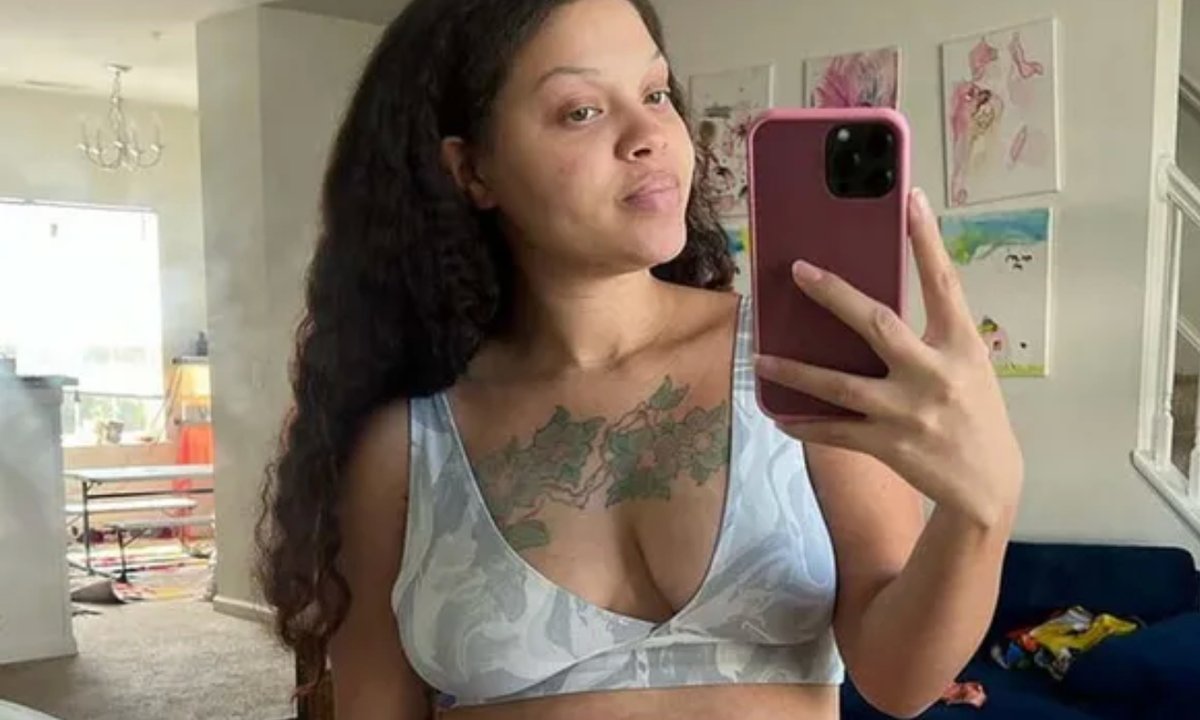 Pokazała brzuch i piersi po czterech ciążach. "Aż tyle luźnej skóry i rozstępów"