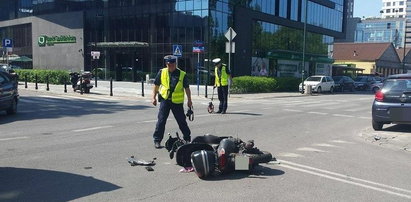 Skuter zderzył się z osobówką. Są utrudnienia