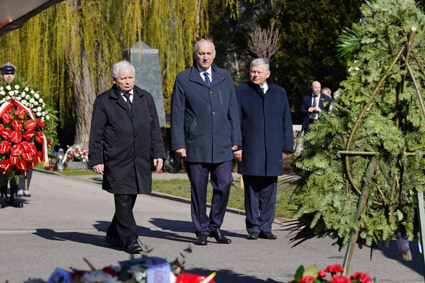 To samo działo się na cmentarzu wojskowym