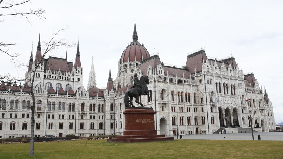 A zajra a Parlament fegyveres őrei azonnal kivonultak /fotó: Fuszek Gábor