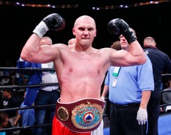 Głowacki leżał na deskach, ale znokautował Hucka i został mistrzem świata WBO