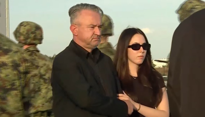 avion sa telom Ratka Mladića sleteo u Srbiju