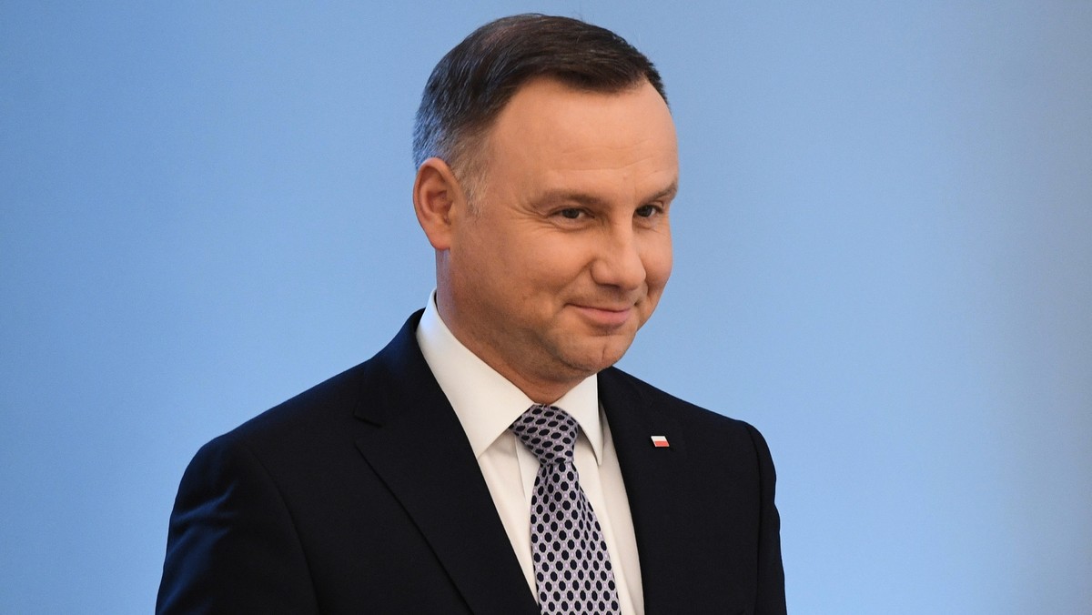 Prezydent Andrzej Duda podpisał tzw. "ustawę maturalną" dotyczącą klasyfikacji maturzystów i przeprowadzania matur - poinformował rzecznik prezydenta Błażej Spychalski.