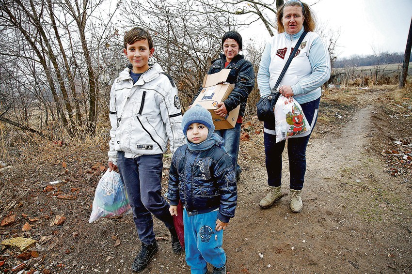 Deca su dobila paketiće od Crvenog krsta i od sugrađana