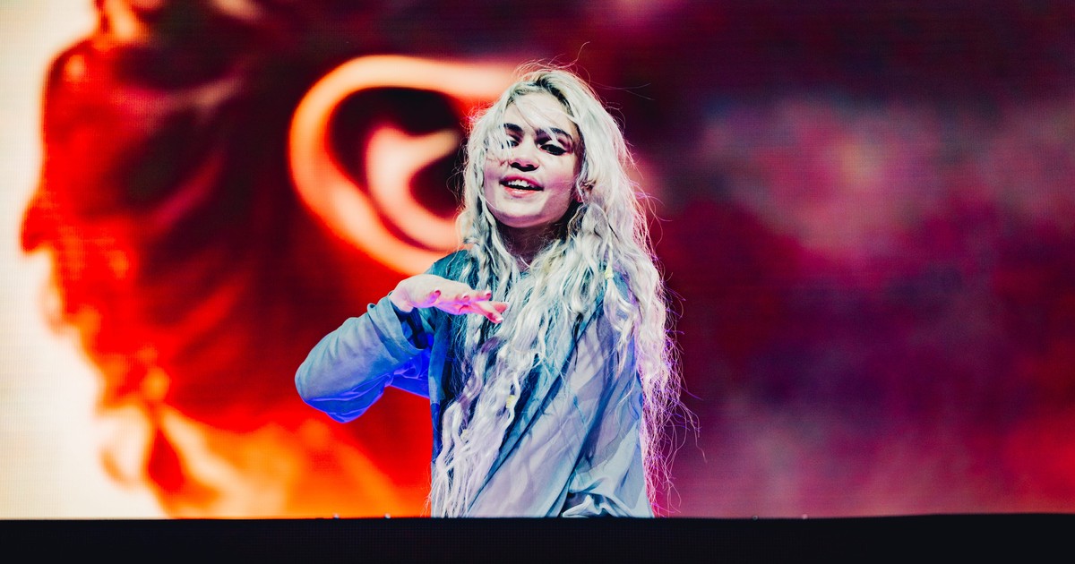 Grimes apologizes to fans after rocky Coachella set that left her