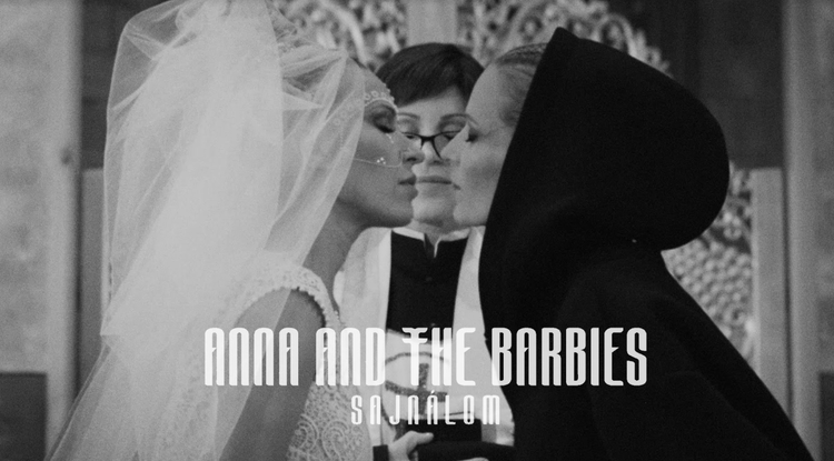 Anna and the Barbies 15 - Sajnálom