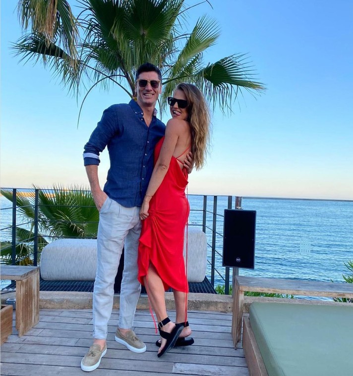 Robert and Anna Lewandowski rest in hot countries