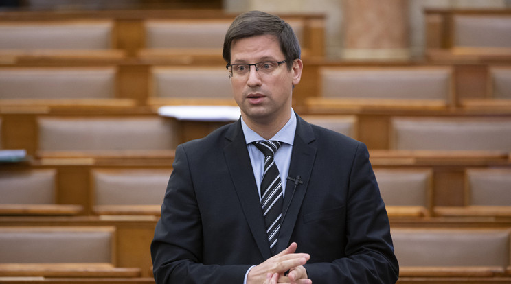 Gulyás Gergely elmondta véleményét Dobrev Klára miniszterelnök- jelöltségéről / Fotó: MTI/Szigetváry Zsolt