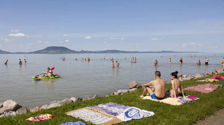 Balatonfenyvesen két szabadstrand is fekszik egymás mellett, a nyaralók 
körében rendkívül népszerűek.  A szolgáltatások is 
hibátlanok /Fotó: MTI- Varga György