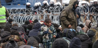 Kryzys na granicy. Tłumy migrantów w Kuźnicy. Relacja na żywo