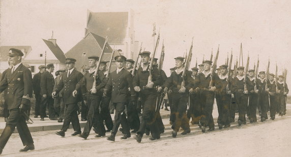 Defilada Kompanii Honorowej MW na placu Dworcowym (lata 1926-1929)