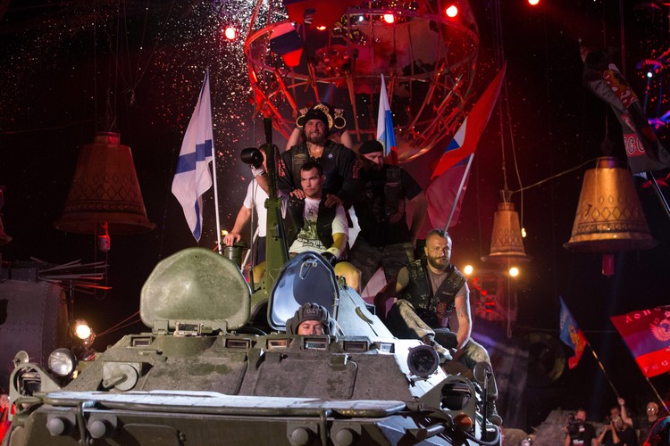 Bokser Dmitrij Chudinow i lider Nocnych Wilków Aleksander Zaldostanow, Sewastopol, 2014