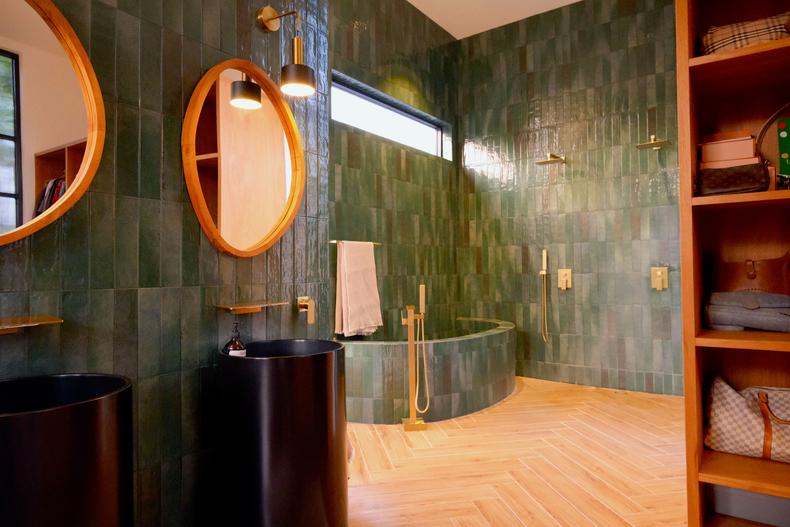 The master bathroom.Amanda Goh/Business Insider