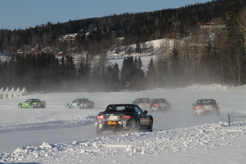 Emocjonujący finisz wyścigu Mazda MX-5 Ice Race