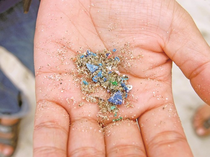 Mikroplastika je svaki komadić plastike manji od 5 mm, a često je toliko sitna da je veličine prašine