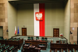 KO prowadzi, ale PiS nie odpuszcza. Kto jeszcze jest na fali? Najnowszy sondaż