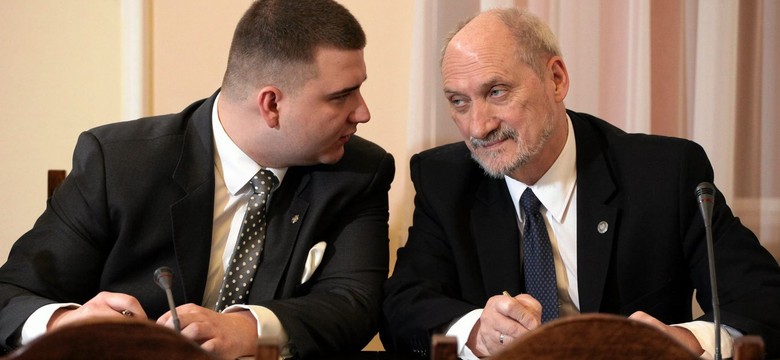 Czego Macierewicz szukał w rozprutej kasie pancernej? Marek Biernacki pyta w liście do prezydenta Dudy