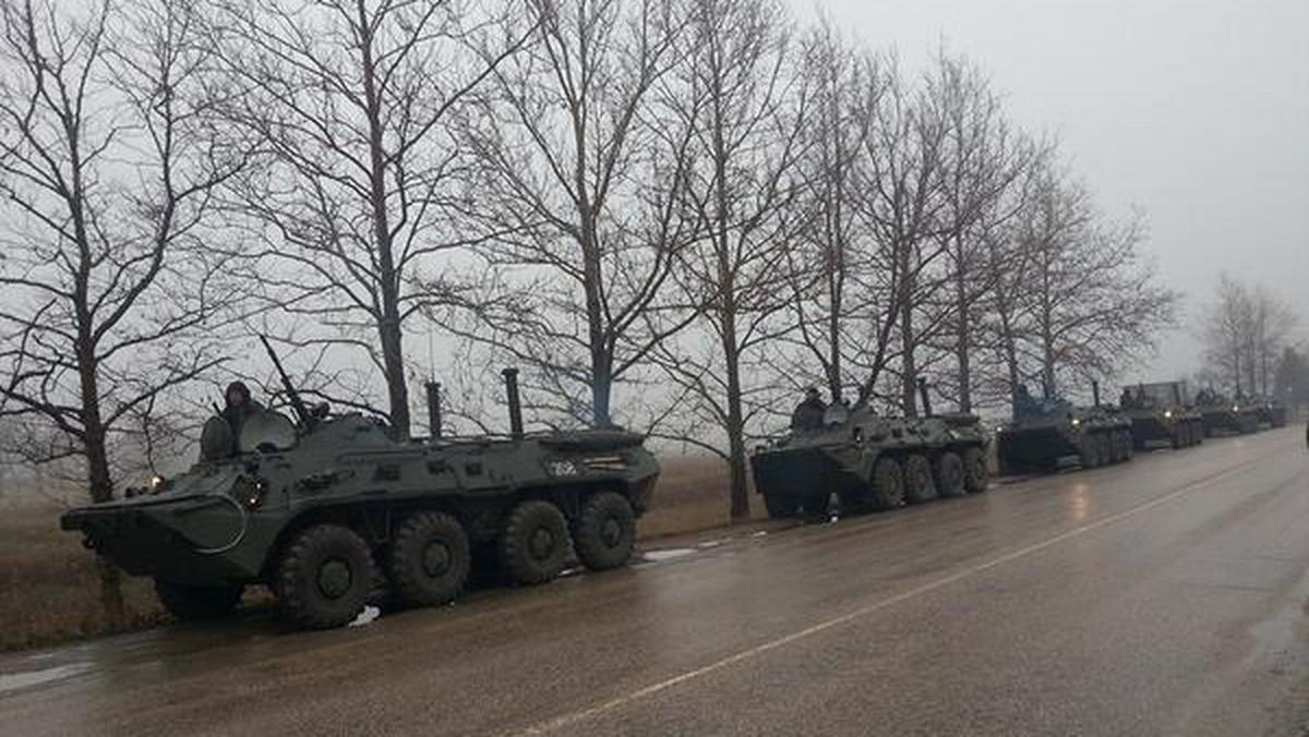 Rosyjskie transportery opancerzone 15 kilometrów od Symferopola źródło: twitter