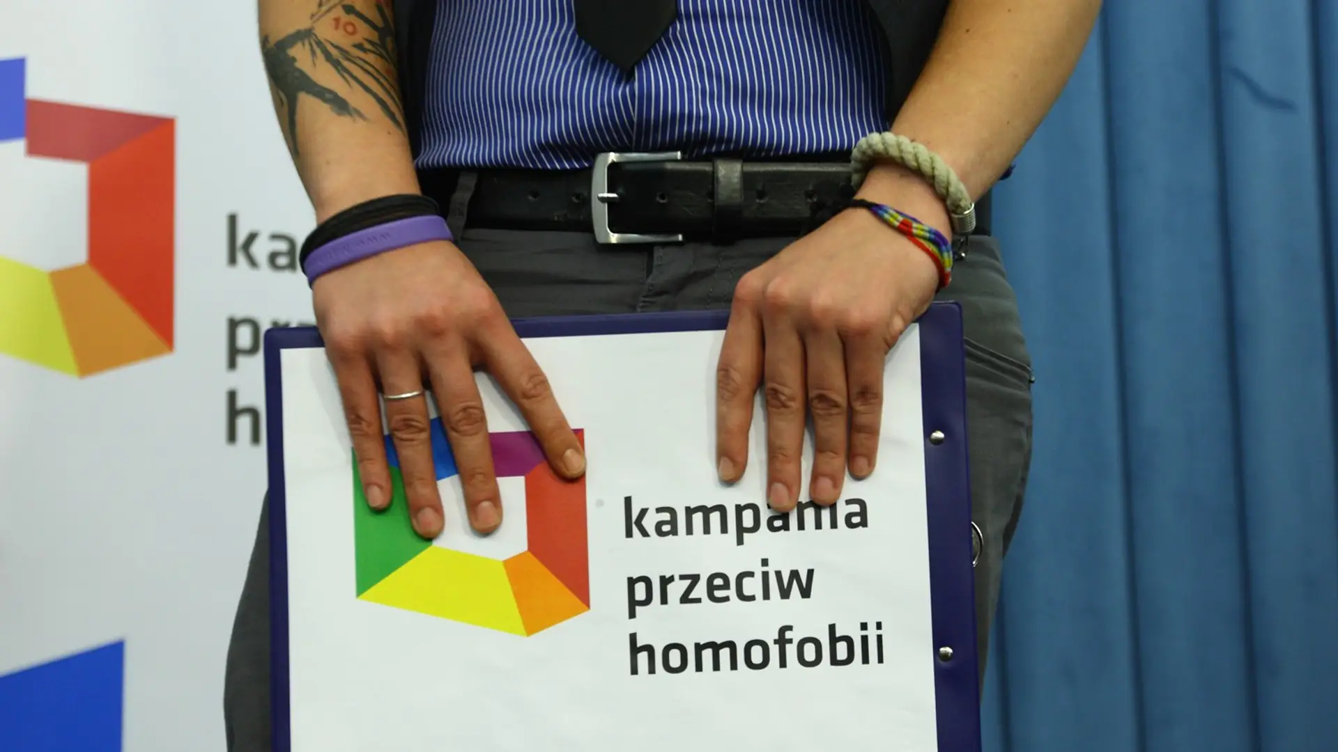 "Po co to w ogóle zgłaszać?" Organizacje LGBT o coraz częstszych napaściach na ich siedziby