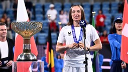Iga Świątek zmierzyła się na korcie z mężczyznami. Polka grała o milion dolarów