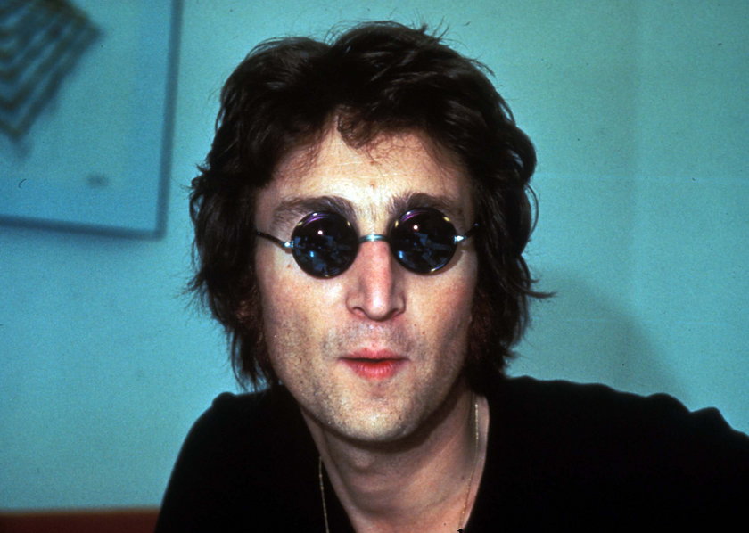 Na aukcji sprzedano album, który John Lennon podpisał dla swego zabójcy