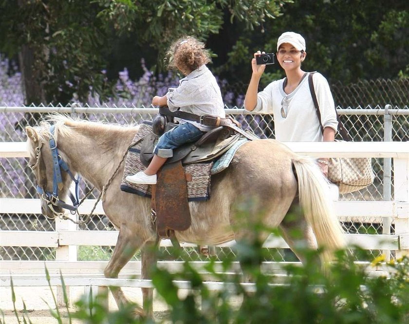 Halle Berry uczy córkę jeździć konno