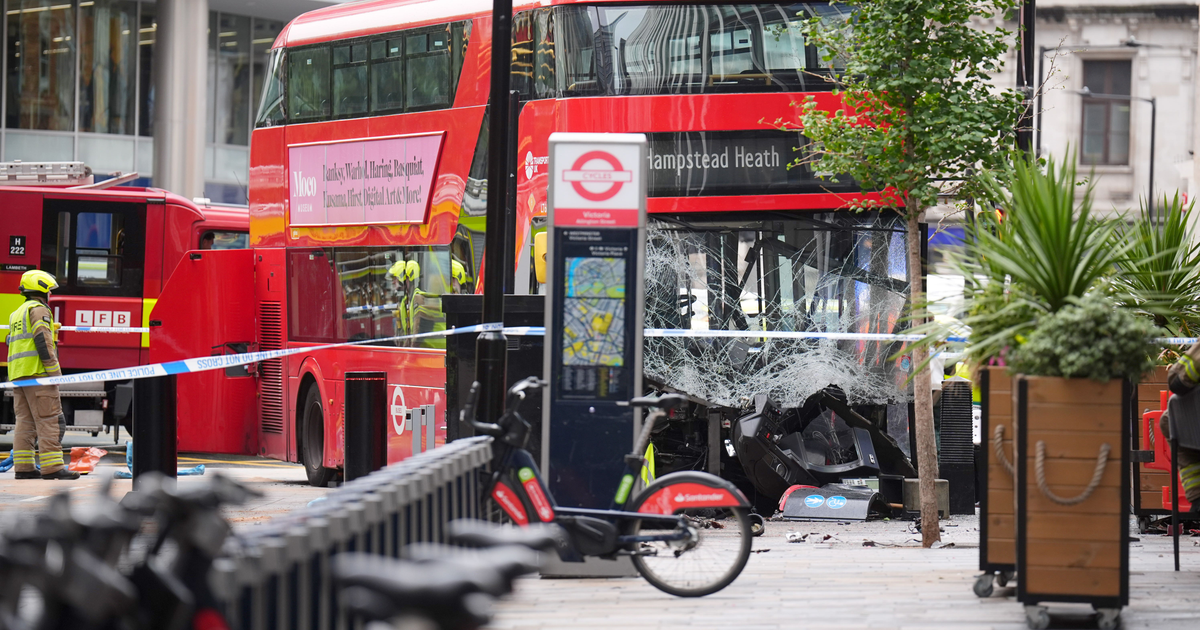 Bus ploughs into pedestrians at Victoria - several injured