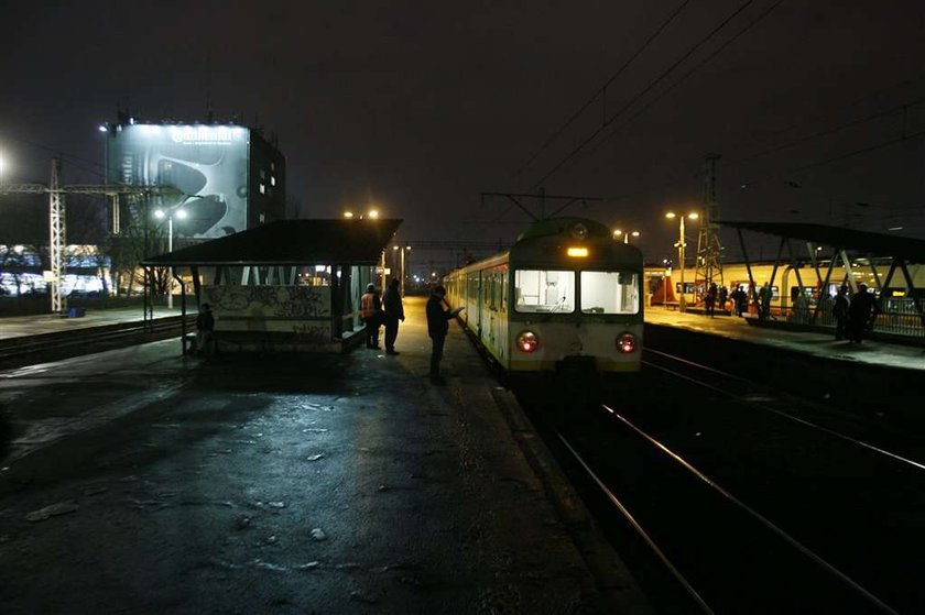 Wypadek na dworcu Zachodnim. Mężczyzna wpadł pod pociąg