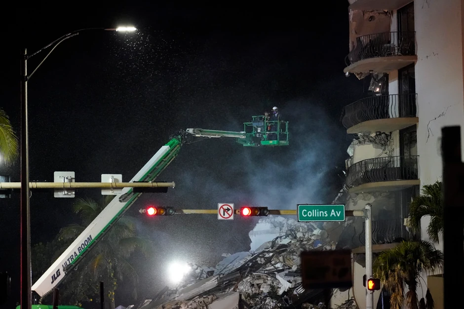 Rušenje zgrade u Majamiju