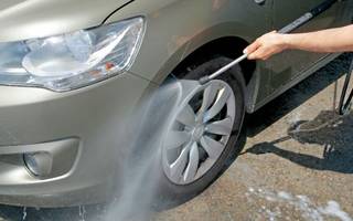 Kary za mycie aut podczas epidemii - czy nie wolno korzystać z myjni? 