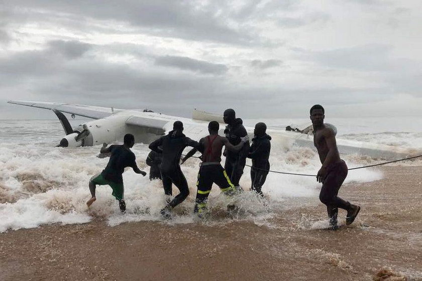 Katastrofa u Wybrzeża Kości Słoniowej. Samolot An-26 runął do morza tuż po starcie