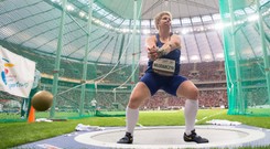 Adam Nelson złoty medal olimpijski odebrał w... barze. Anita Włodarczyk wciąż czeka na swoje trofea