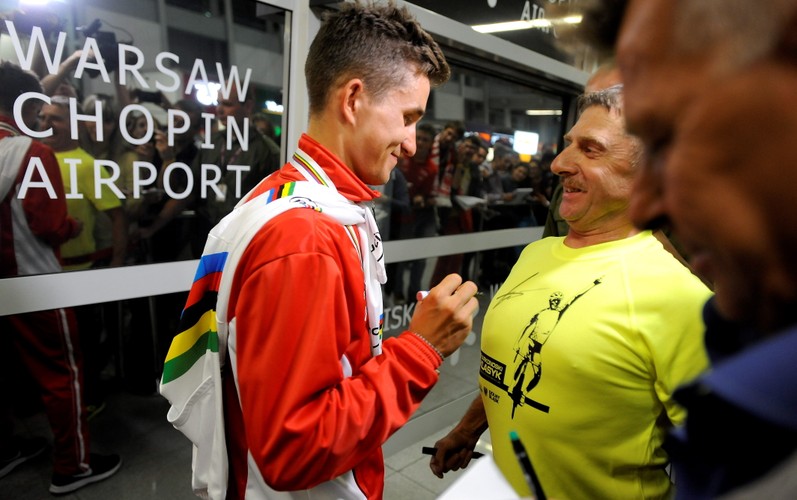 Michał Kwiatkowski wrócił do kraju. Tak powitano mistrza świata!