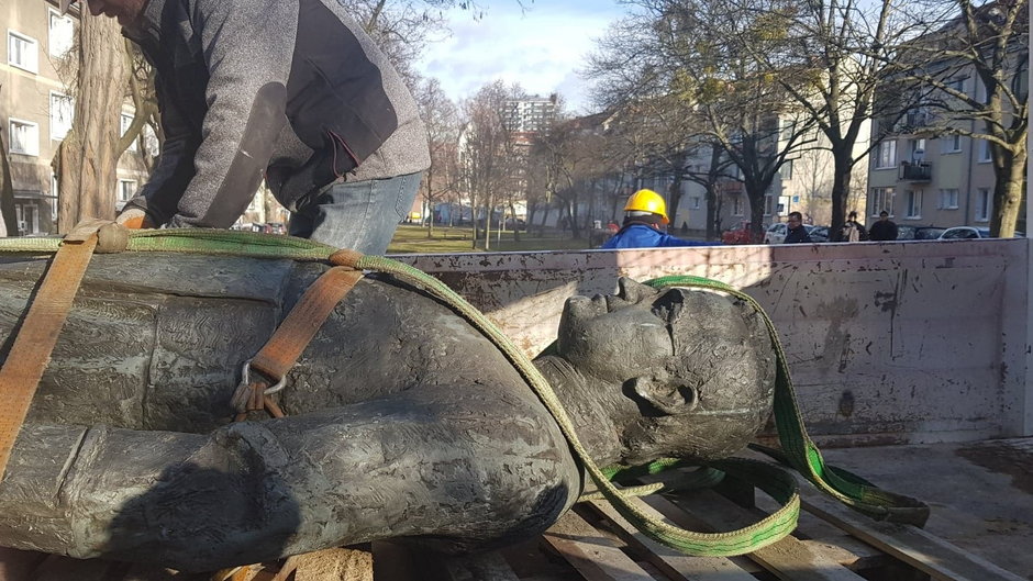 W marcu 2019 roku usunięto pomnik ks. Jankowskiego w Gdańsku