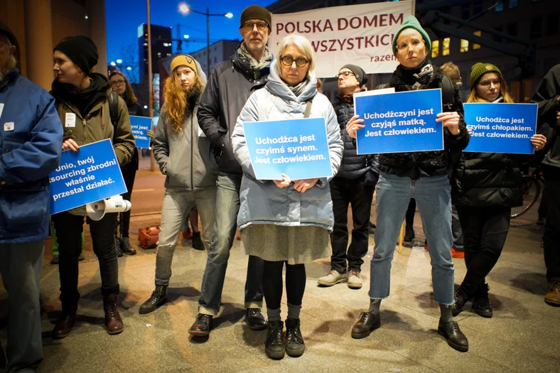 Skromniutki protest przeciwko traktowaniu uchodźców na pograniczu turecko-greckim. Marzec 2020, Warszawa