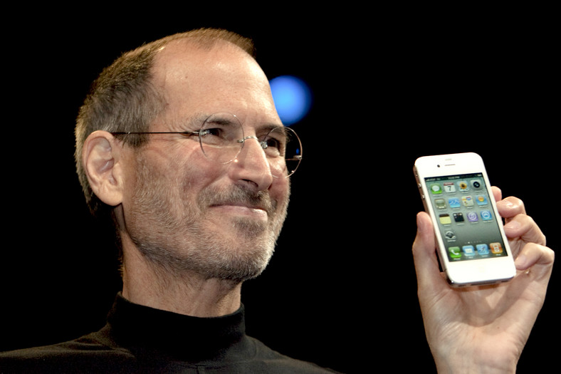 Steve Jobs, prezes Apple prezentuje iPhone 4