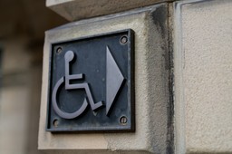 Niepełnosprawni wykorzystywani przez kancelarie prawne. Alarmujące praktyki w postępowaniach przed WZON