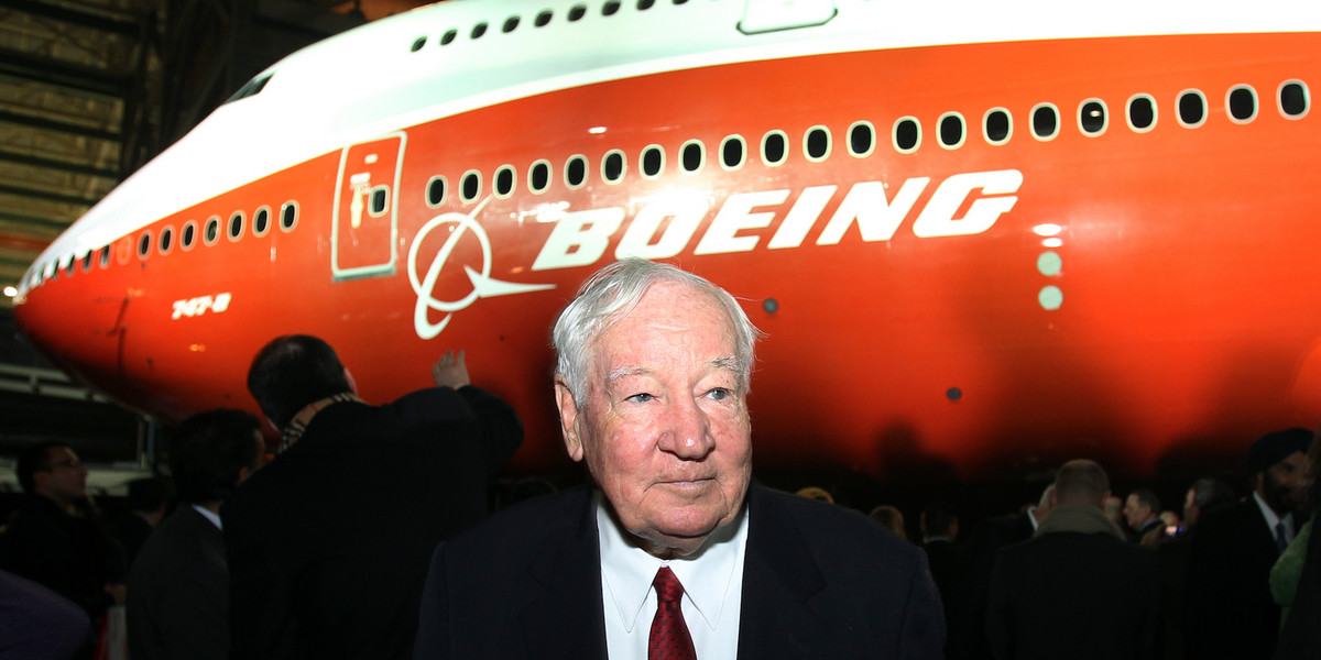 Joe Sutter with the Boeing 747-8.