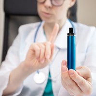Ritka fertőzést váltott ki a nikotinos e-cigi egy kamaszlánynál - majdnem belehalt