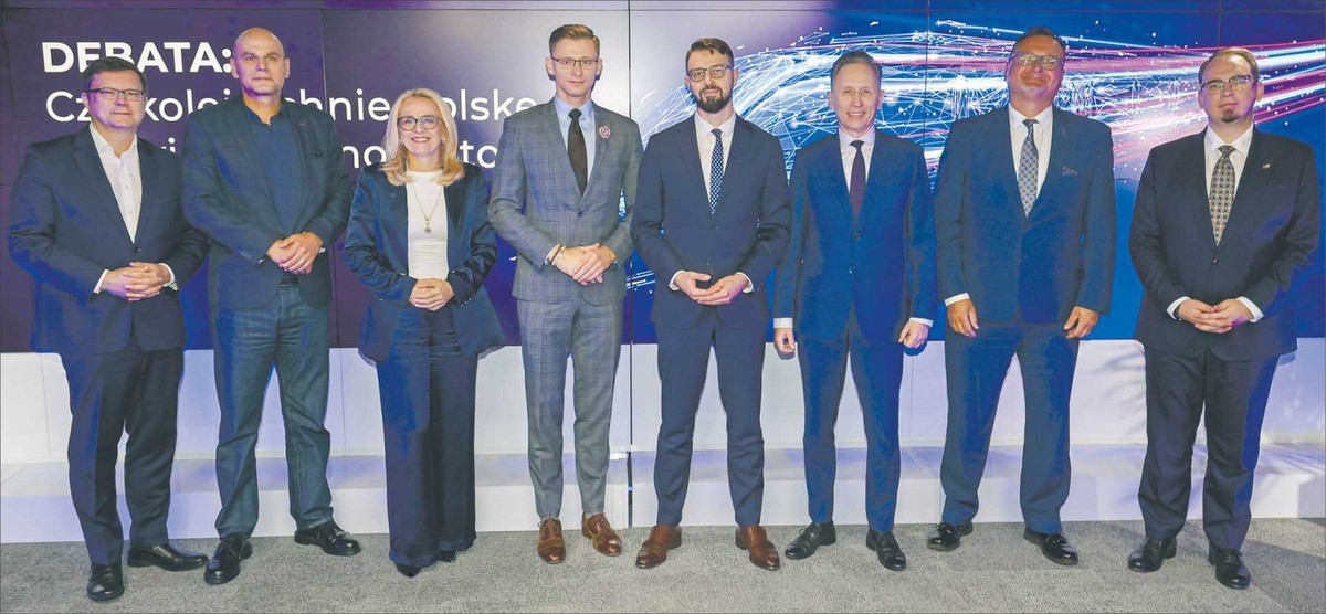 W debacie „Czy kolej pchnie Polskę XXI wieku na nowe tory?” udział wzięli: Jacek Pochłopień, redaktor INFOR PL SA (moderator), Paweł Przyżycki, prezes zarządu Hitachi Rail GTS Polska, Beata Frankiewicz-Boniecka, dyrektor Departamentu Klientów Strategicznych w Banku Pekao S.A., dr Marcin Kraśniewski adiunkt w Katedrze Transformacji Energetycznej Uniwersytetu Ekonomicznego w Katowicach, Krzysztof Pietrzykowski, prezes zarządu POLREGIO S.A., Jarosław Wielopolski, prezes Multiconsult Polska, Piotr Rachwalski, członek zarządu Centralnego Portu Komunikacyjnego, Bartłomiej Hawrylak, dyrektor Biura Strategii i Funduszy Unijnych PKP Intercity S.A., Patronat honorowy nad debatą objęło Ministerstwo Infrastruktury