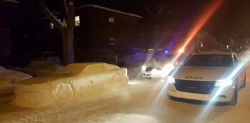 Ulepił samochód ze śniegu. Co zrobiła policja?