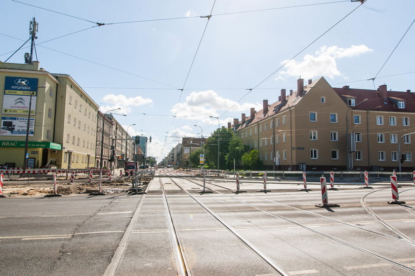 Trwa walka o możliwie najszybsze zakończenie przebudowy ulicy Dąbrowskiego.