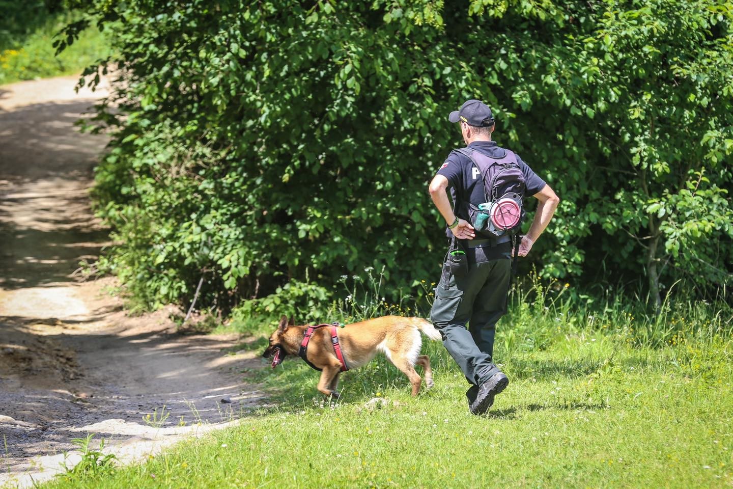 Policajti a hasiči vynakladajú maximálne úsilie, aby nezvestného tínedžera našli.