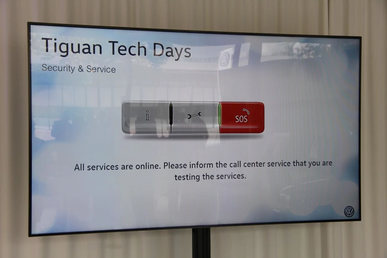 Tiguan Tech Day - przycisk SOS przyda się do wezwania pomocy