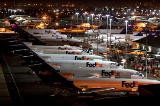 Polska firma IT pozwała giganta z USA. Fedex może zapłacić ogromne odszkodowanie