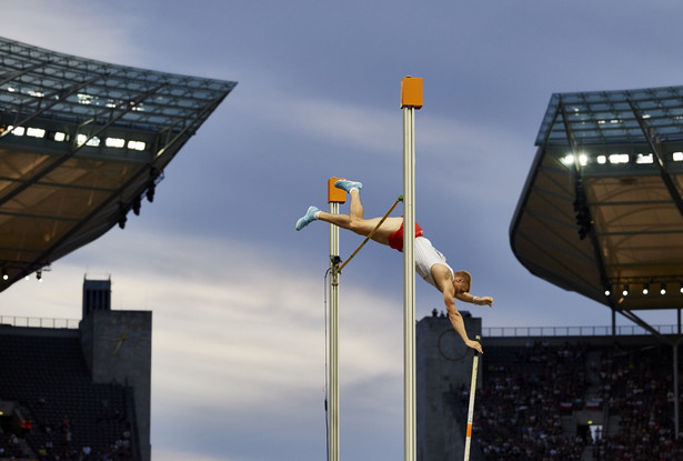 Duplantis mistrzem Europy w skoku o tyczce. Lisek i Wojciechowski tuż za podium